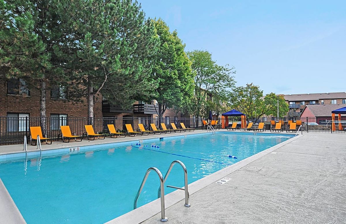 Naperville, Illinois Apartments Fifteen 98 Naperville Photos